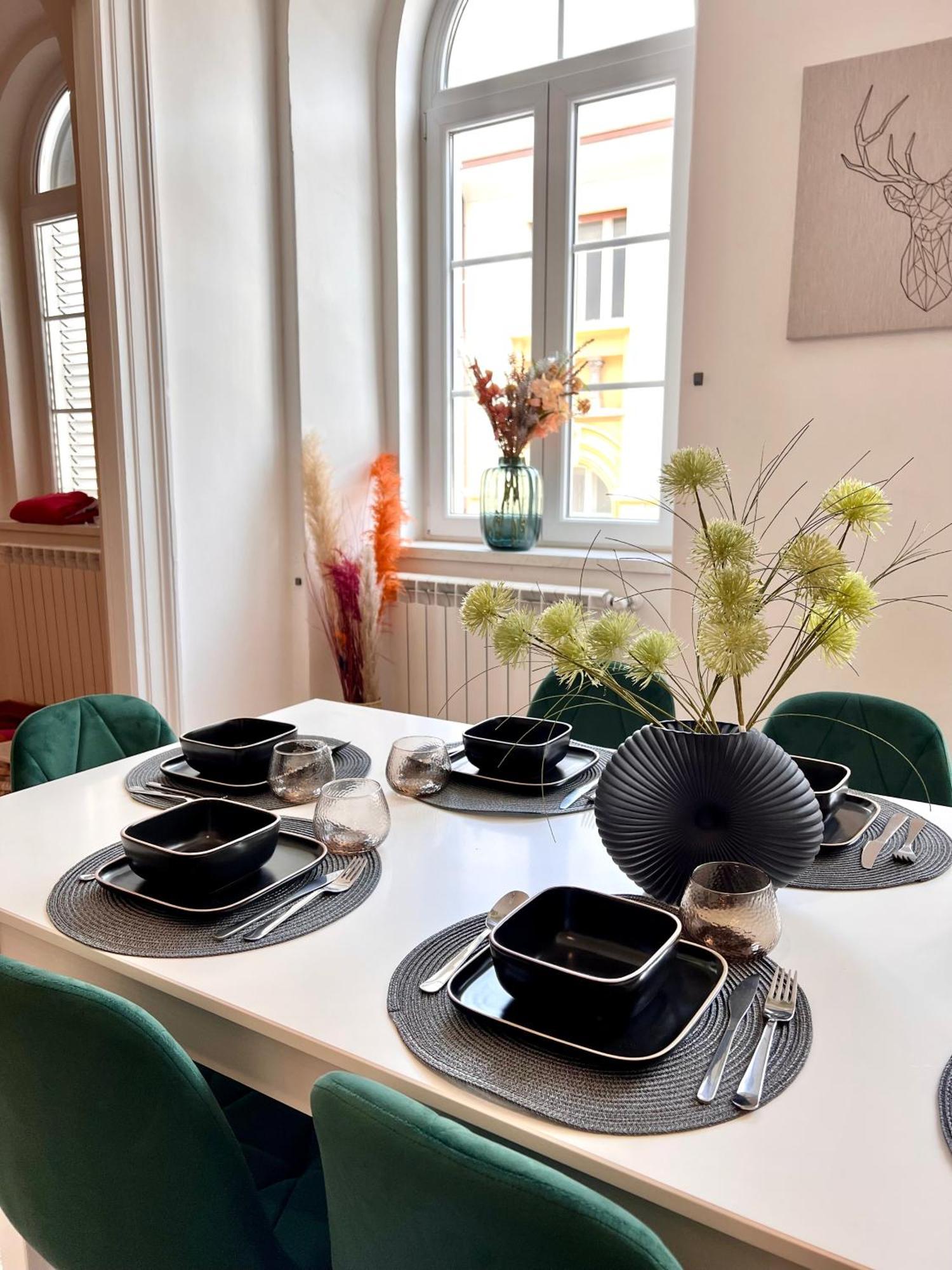 Suite Mitteleuropa Private Parking Trieste Bagian luar foto