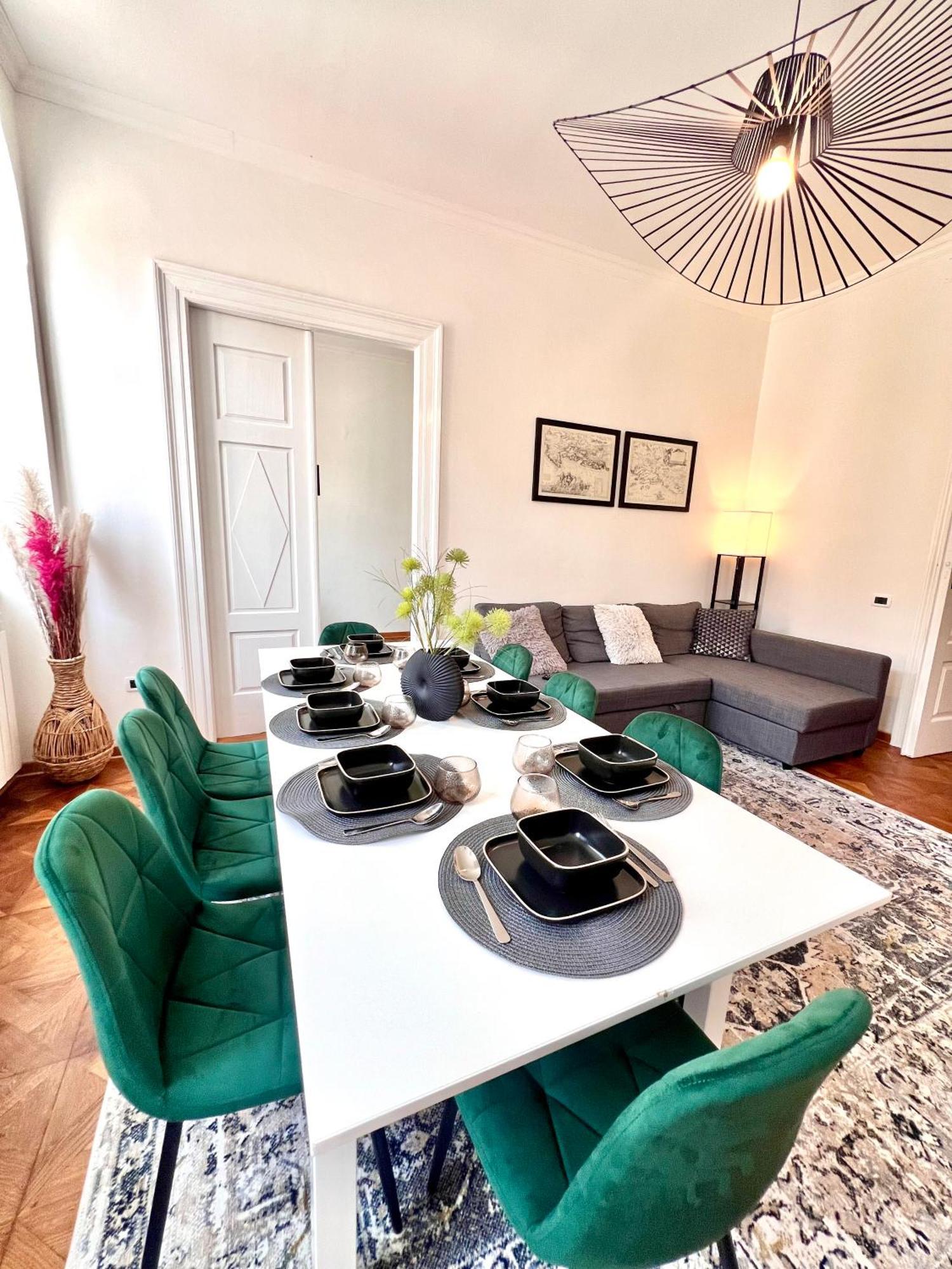 Suite Mitteleuropa Private Parking Trieste Bagian luar foto