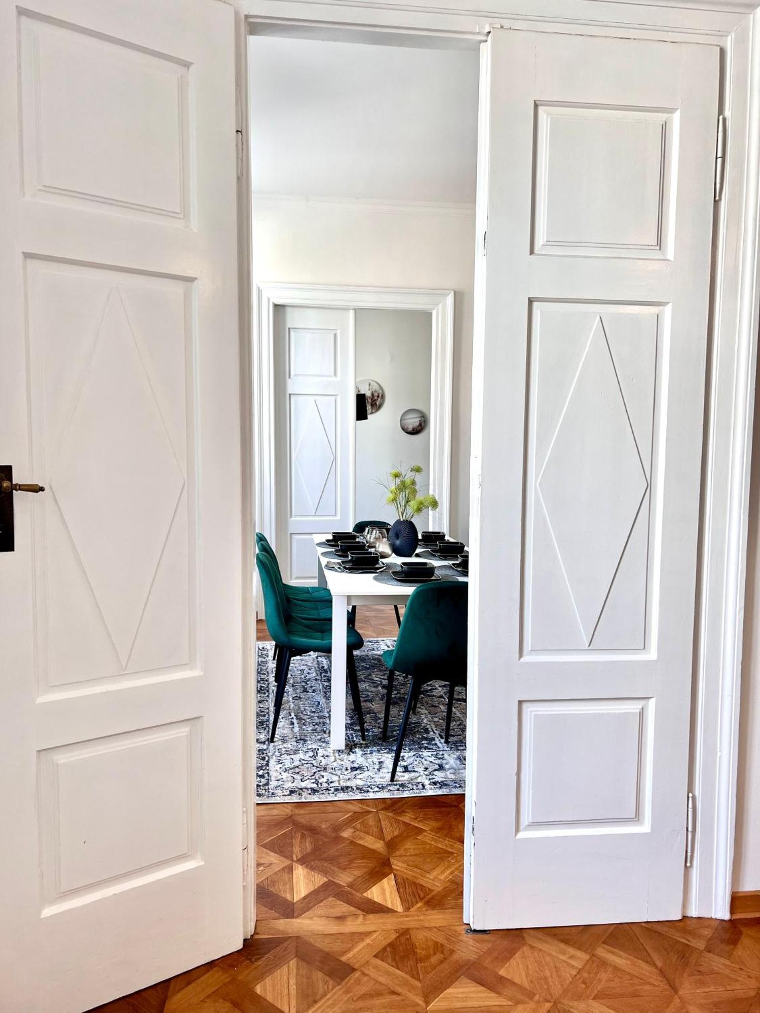 Suite Mitteleuropa Private Parking Trieste Bagian luar foto