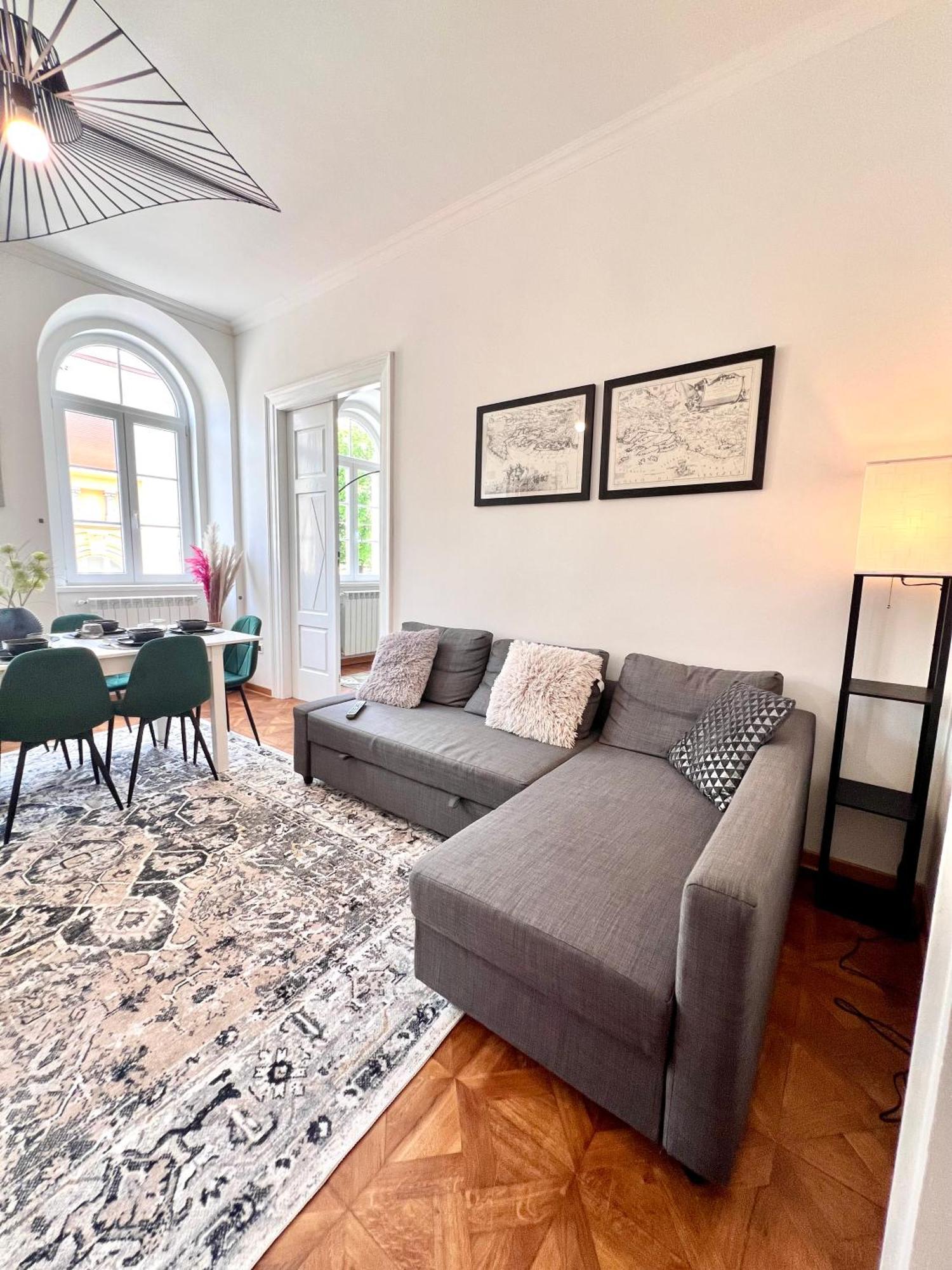 Suite Mitteleuropa Private Parking Trieste Bagian luar foto
