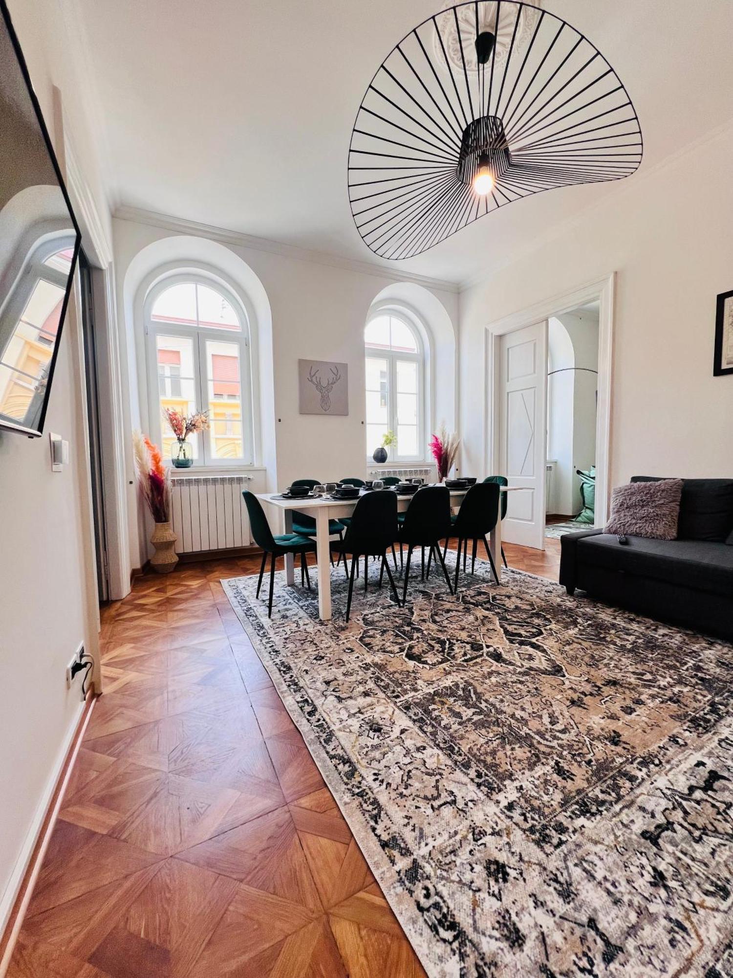 Suite Mitteleuropa Private Parking Trieste Bagian luar foto