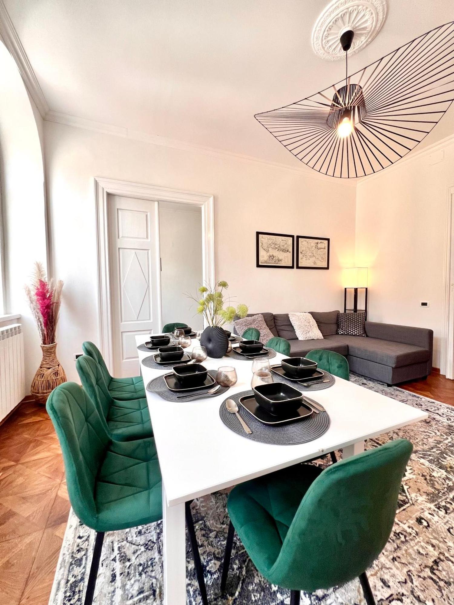 Suite Mitteleuropa Private Parking Trieste Bagian luar foto