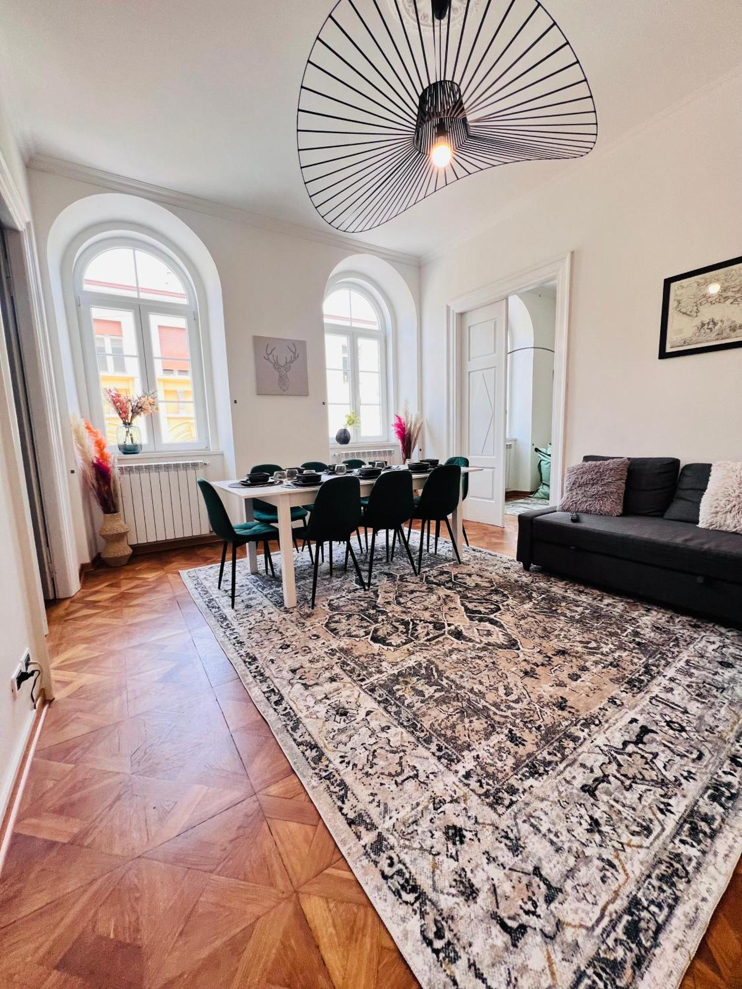 Suite Mitteleuropa Private Parking Trieste Bagian luar foto