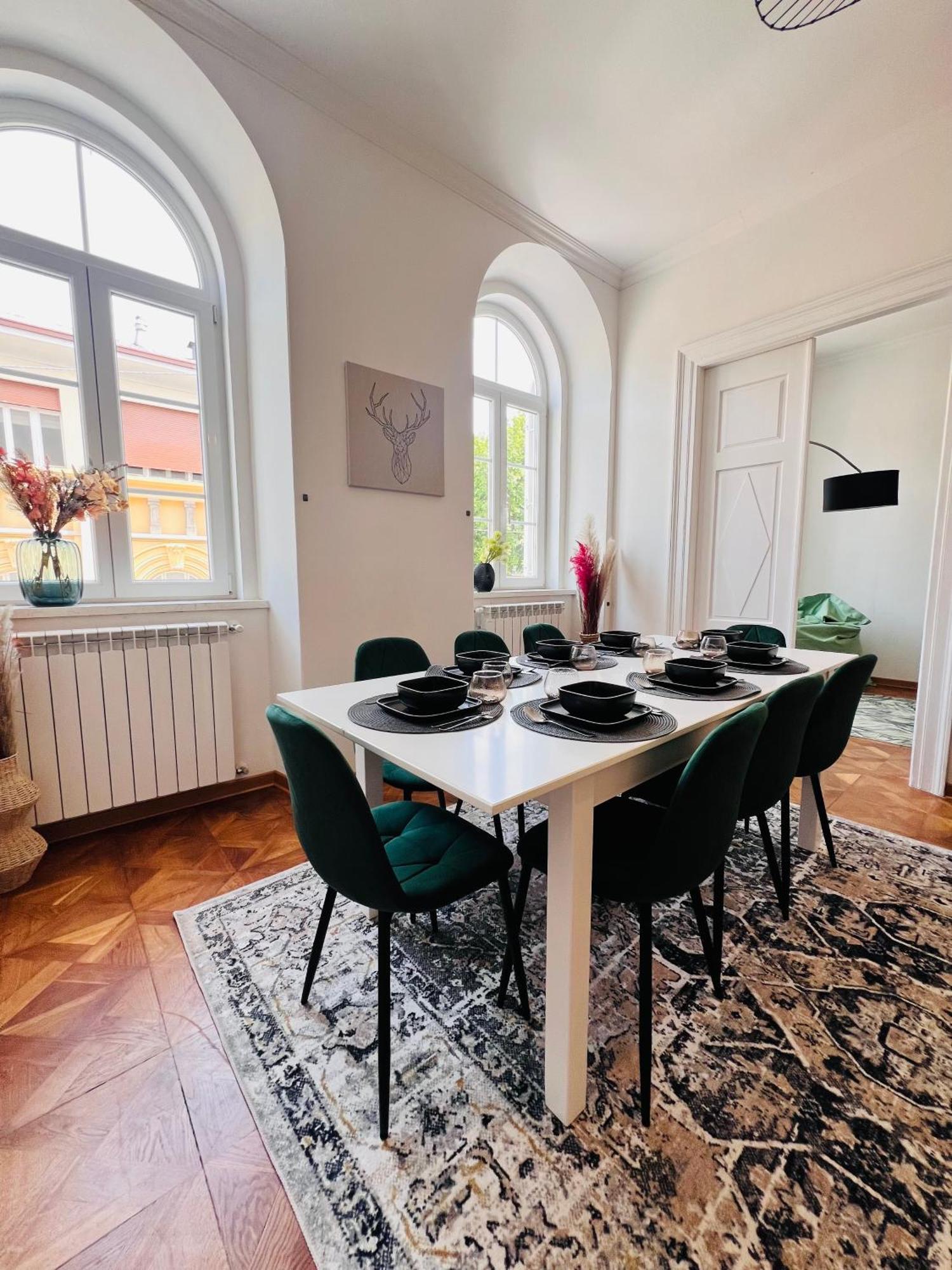 Suite Mitteleuropa Private Parking Trieste Bagian luar foto