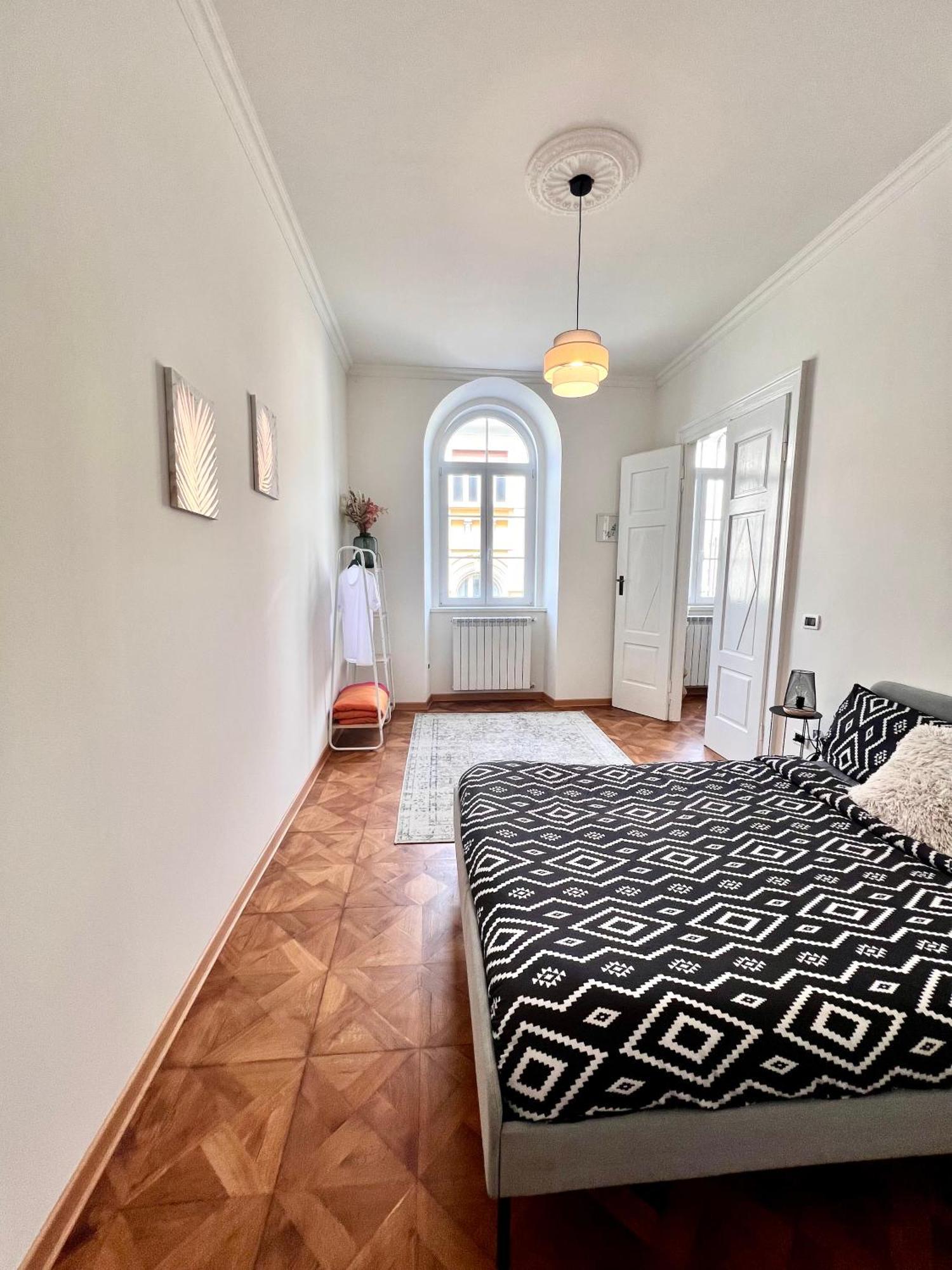 Suite Mitteleuropa Private Parking Trieste Bagian luar foto