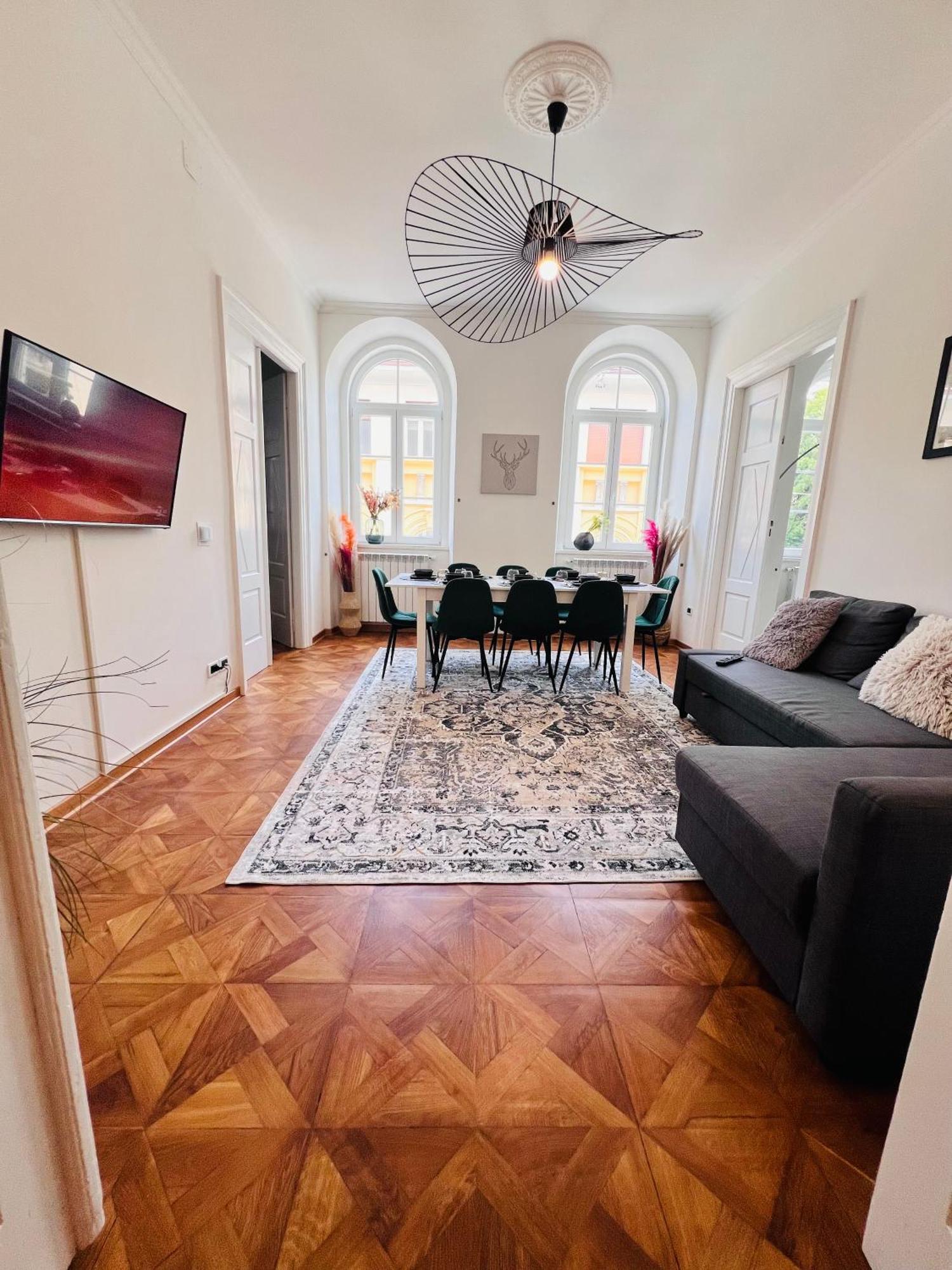 Suite Mitteleuropa Private Parking Trieste Bagian luar foto