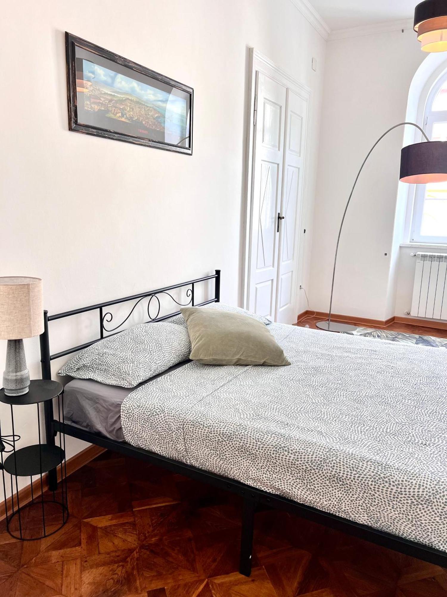 Suite Mitteleuropa Private Parking Trieste Bagian luar foto